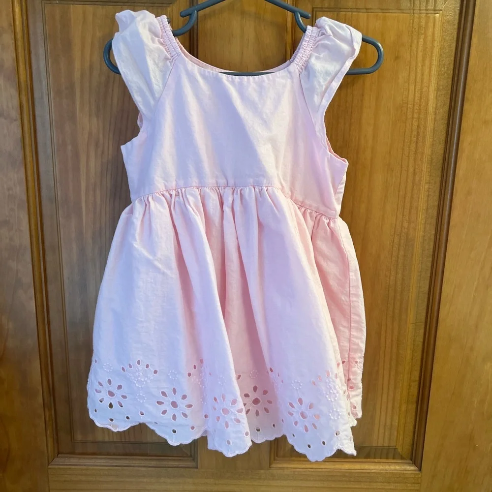 Gap Toddler eyelet dress! 4 for $20, anything $8 and under, bundle and offer! - Picture 1 of 4
